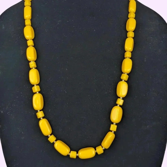 (2/$20) Yellow Vintage Plastic Beaded Necklace - Picture 3 of 6